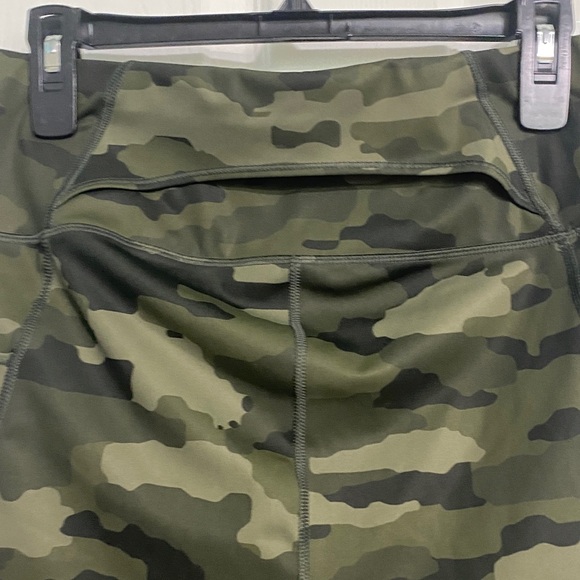 Duluth Trading Co Green Camouflage Leggings - Picture 5 of 10
